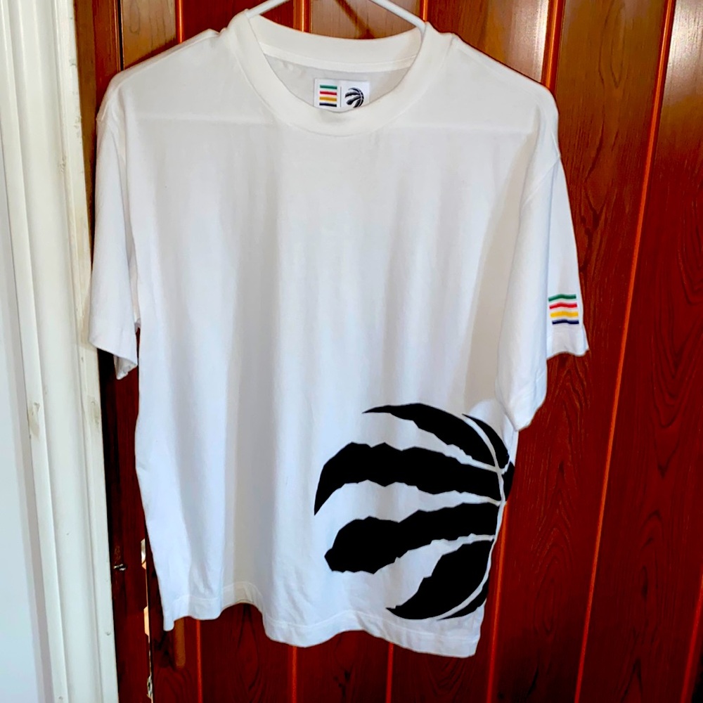 Toronto Raptor’s brand new Ladies T-shirt Small